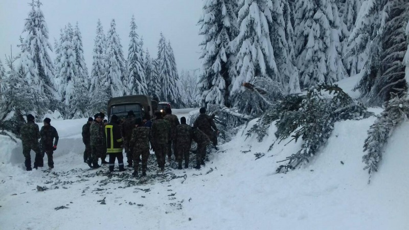 Остава бедственото положение в Смолян – 101-ви алпийски полк продължава да помага