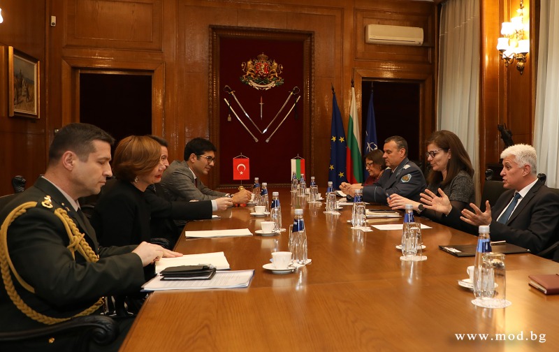 Министърът на отбраната Димитър Стоянов проведе среща с посланика на Турция Н. Пр. Айлин Секизкьок