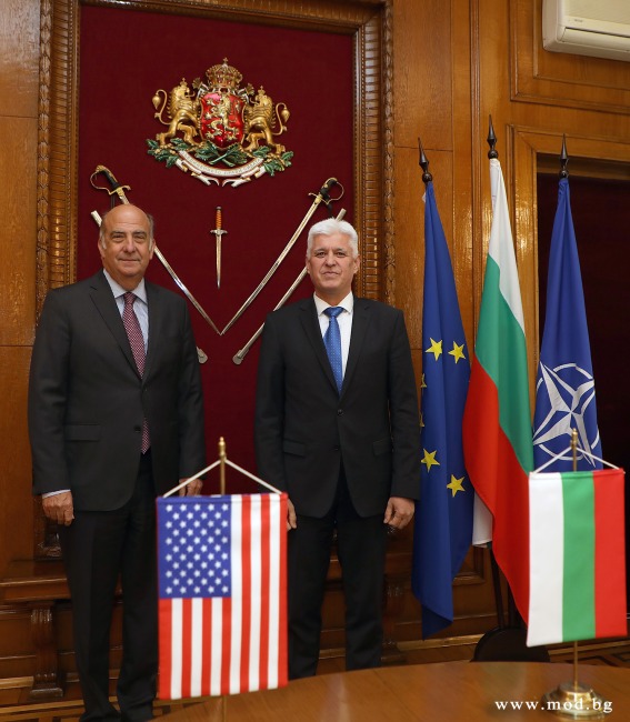 Министър Димитър Стоянов и посланикът на САЩ Н.Пр. Кенет Мертен обсъдиха сътрудничеството в областта на отбраната