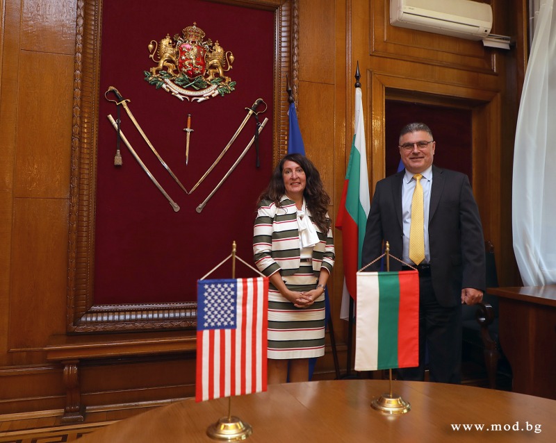Министърът на отбраната Георги Панайотов обсъди въпроси на двустранното сътрудничество с посланика на САЩ в България