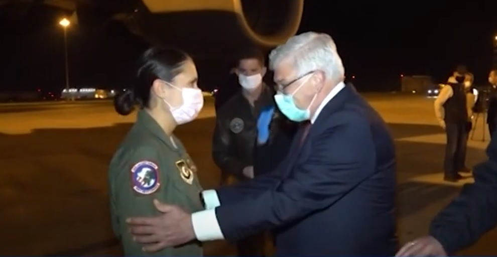 Българка достави медицинска помощ от Китай: Капитан Жасмина Христова пилотира самолет на НАТО