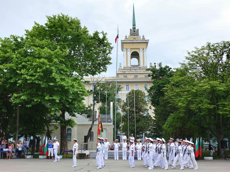 54 кадети от Випуск – 2019 на Професионалния старшински колеж в гр. Варна получиха днес свидетелства за професионална квалификация
