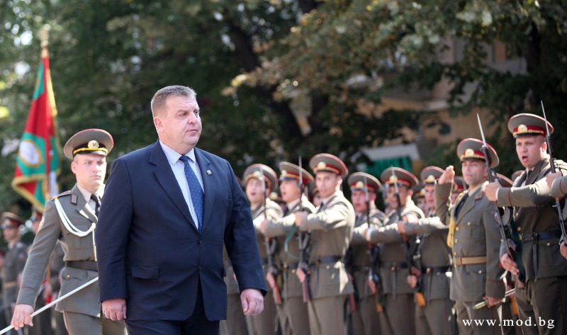 Министърът на отбраната Красимир Каракачанов: Българският офицер трябва да има самочувствието на лидер в обществото