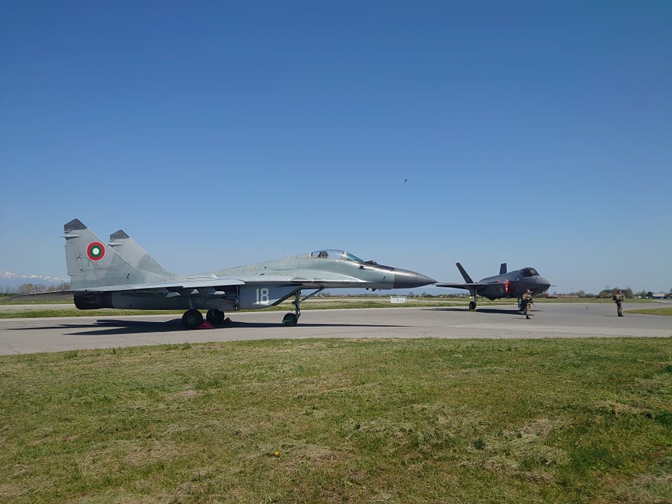 Българските и Нидерландските ВВС демонстрираха изпълнение на задачи по усилена охрана на въздушното пространство