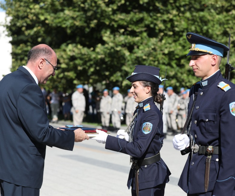 Випускниците от ВВВУ „Георги Бенковски“ получиха дипломите и първото си офицерско звание