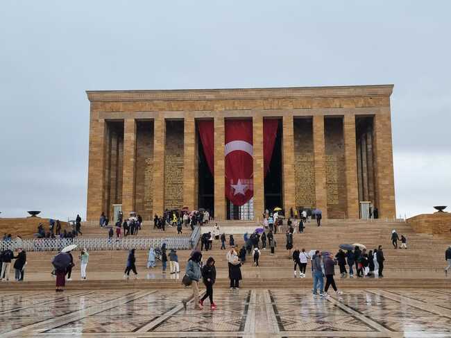 Турция отдава днес почит на Мустафа Кемал Ататюрк,създателя на Република Турция