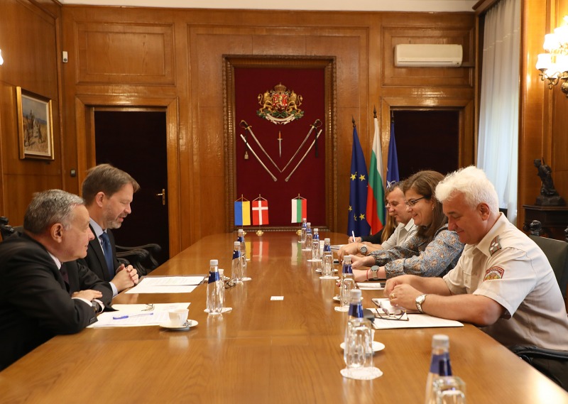 Заместник-министърът на отбраната Теодора Генчовска се срещна с посланиците на Кралство Дания и Украйна