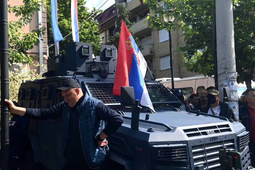 Сблъсъци между полицията и сърби в Северно Косово