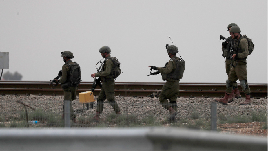 Израелската армия подложи на масиран обстрел бази на Хамас в ивицата Газа
