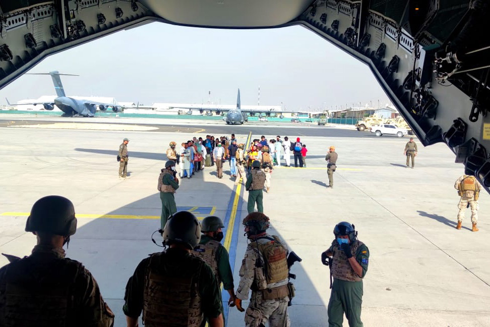 САЩ, Великобритания и Австралия предупредиха гражданите си за опасност от терористична атака в близост до летището в Кабул