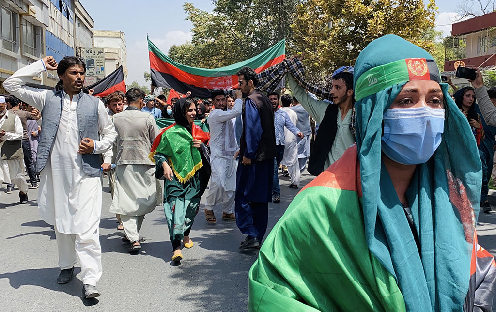 Десетки протестираха в Кабул срещу решението на талибаните да забранят на момичетата да ходят на училище