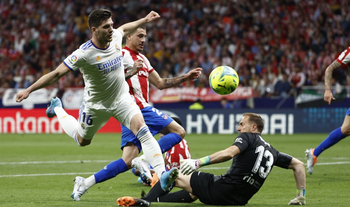 Атлетико удари Реал Мадрид в дербито между бившия и новия шампион на Ла Лига
