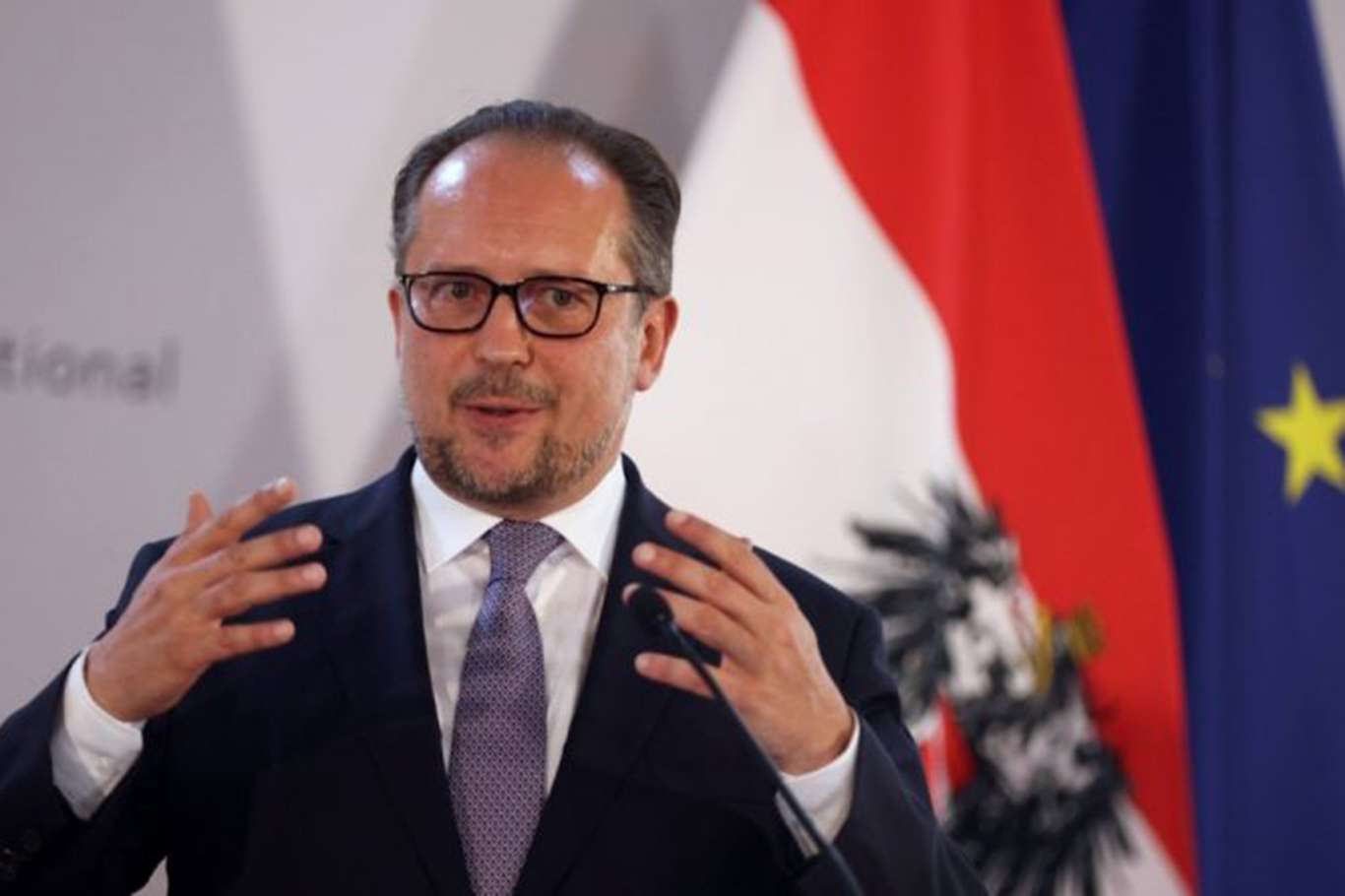 Корупционен скандал свали канцлера на Австрия