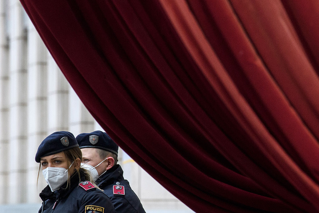 Виена премахва задължителните маски в края на февруари
