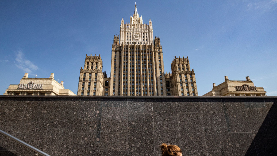 Рига и Талин обявиха, че гонят десетки руски дипломати; Москва се закани да отвърне