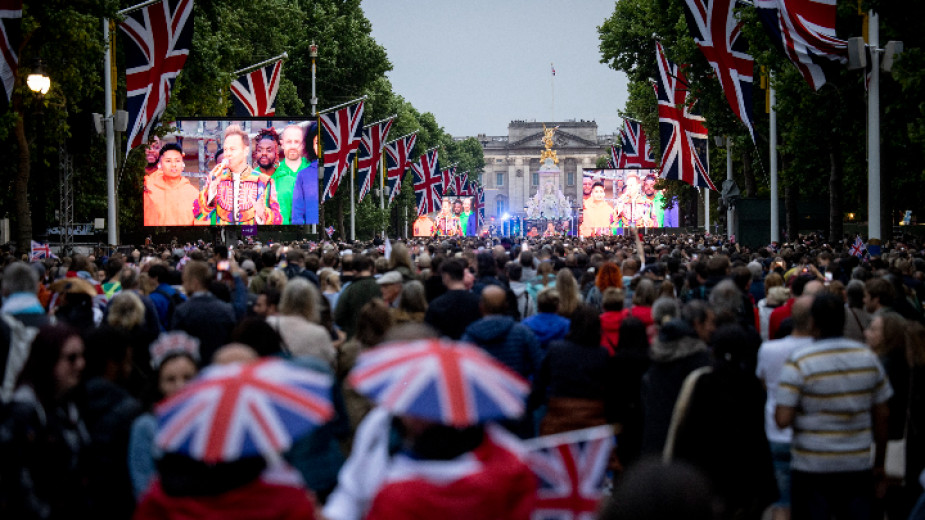 Тържествата по случай платинения юбилей на кралица Елизабет Втора завършват с грандиозно шествие в Лондон
