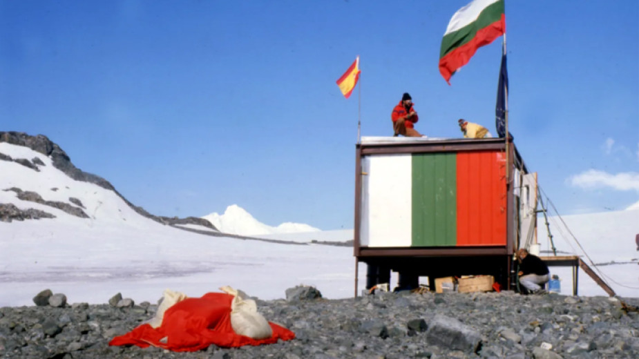 Вече 35 години България е единствената балканска държава с база на Антарктида