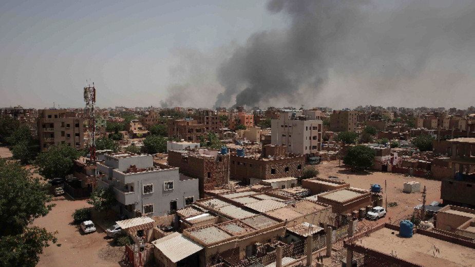 Тежките сражения в Судан продължават – дипломати и чуждестранни граждани се евакуират