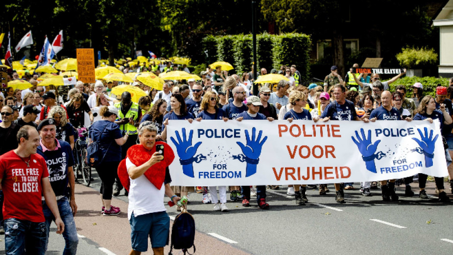 Протести в Нидерландия и Франция срещу Covid мерките