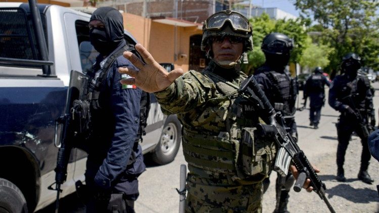 Освободиха сина на Ел Чапо след престрелка – войната с наркокартелите в Мексико ескалира