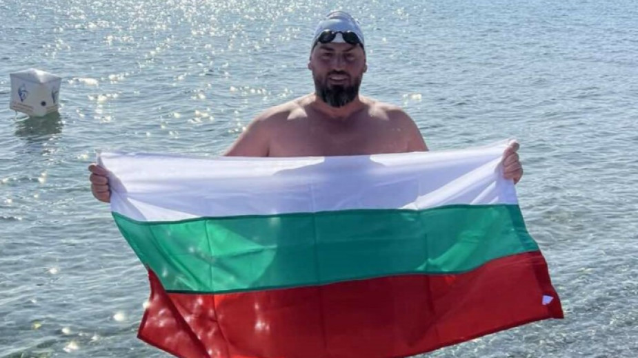 Петър Стойчев спечели историческото първо плуване на една миля в езерото Хьовсгьол в Монголия