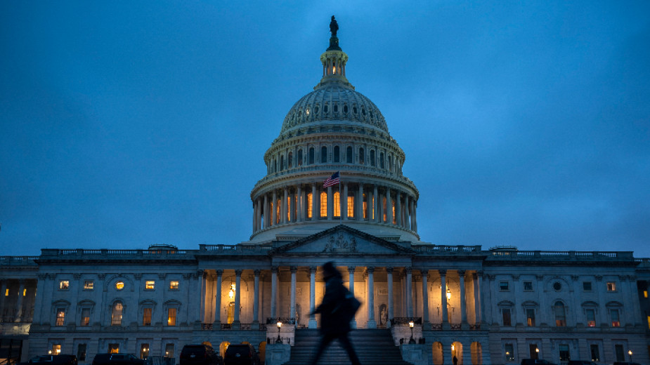 Високопоставени представители от Конгреса на САЩ съобщиха, че са постигнали споразумение за федералните разходи