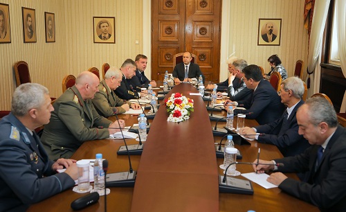 Президентът обсъди с ръководството на МО и БА мерките за опазване здравето на военнослужещите