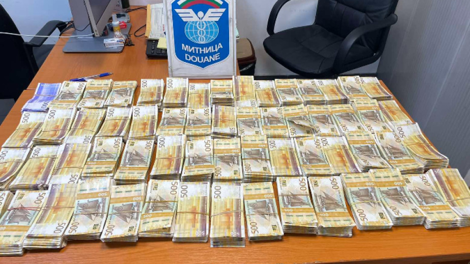 Недекларирана валута за над 1 млн. лв. е открита на ГКПП „Капитан Андреево“