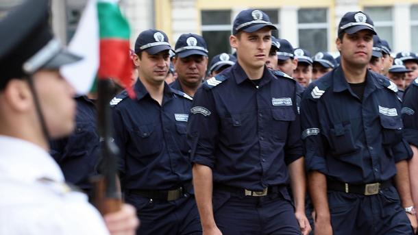 15 000 полицаи охраняват изборите