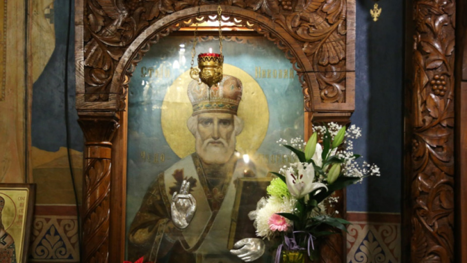Св. Николай Чудотворец – правило на вярата и праобраз на Дядо Коледа