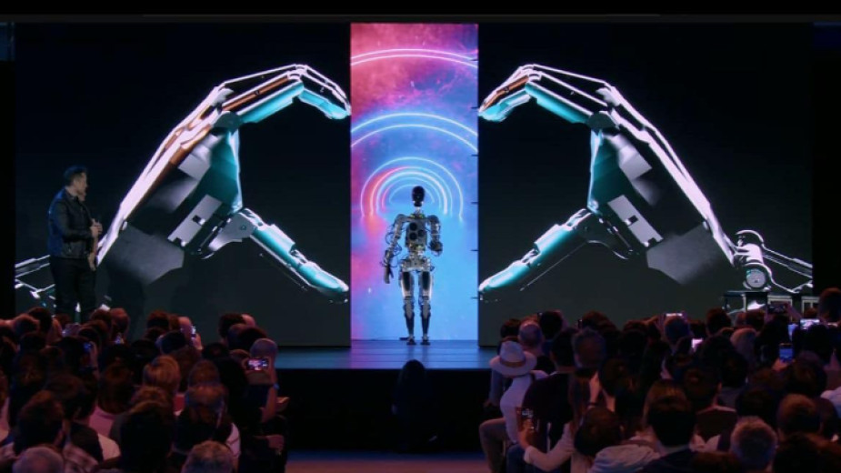 Илон Мъск представи два прототипа на хуманоидния робот „Оптимъс“