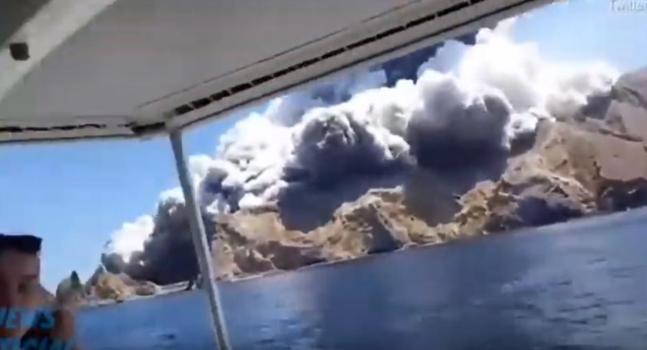 Вулкан изригна изненадващо в Нова Зеландия: Най-малко 5 души загинаха, десетки са в неизвестност