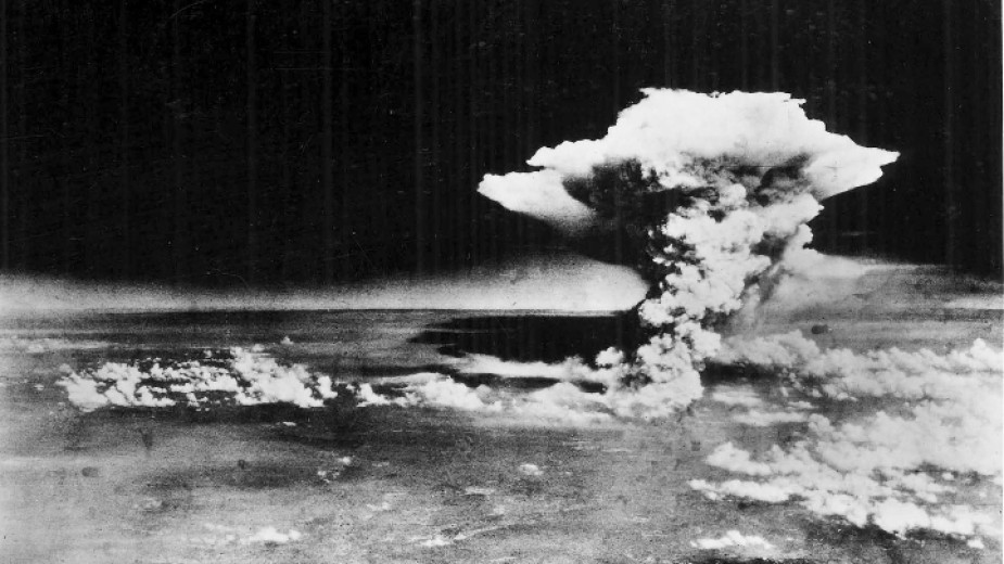 На 6 август си спомняме за първата в света атомна бомбардировка над Хирошима, при която на място загиват oкoлo 80 000 души