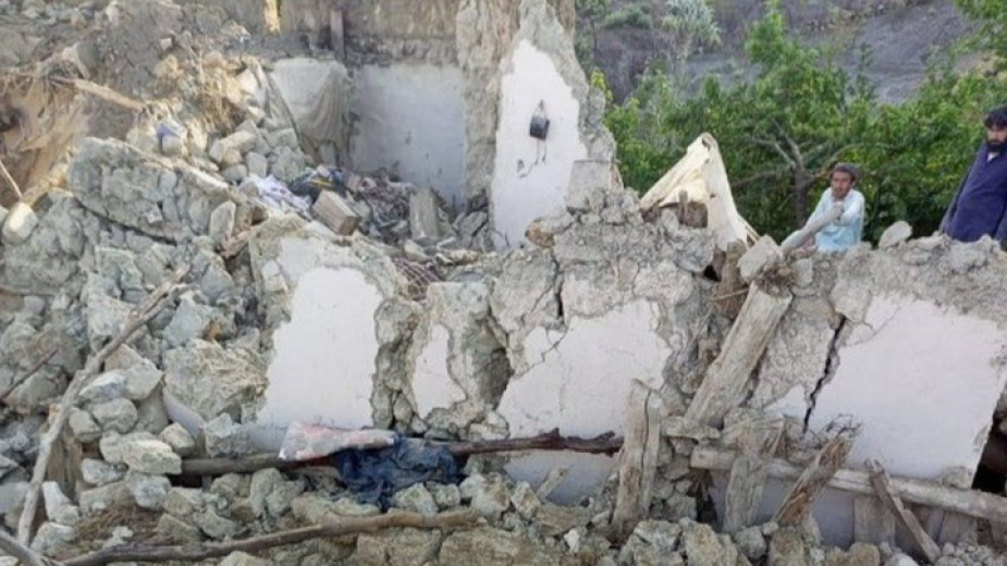 Най-малко 920 са вече жертвите при земетресението в Афганистан, каза представител на талибанските власти
