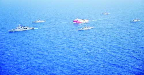 Френски военни ескортират френски кораби през Червено море