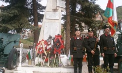 Пръст от 6 бойни полета положиха на паметника в с. Горановци