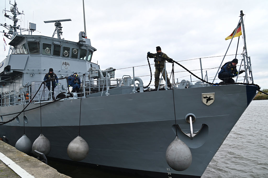 Германските военноморски сили помагат на Норвегия да защитава петролните си платформи и тръбопроводи