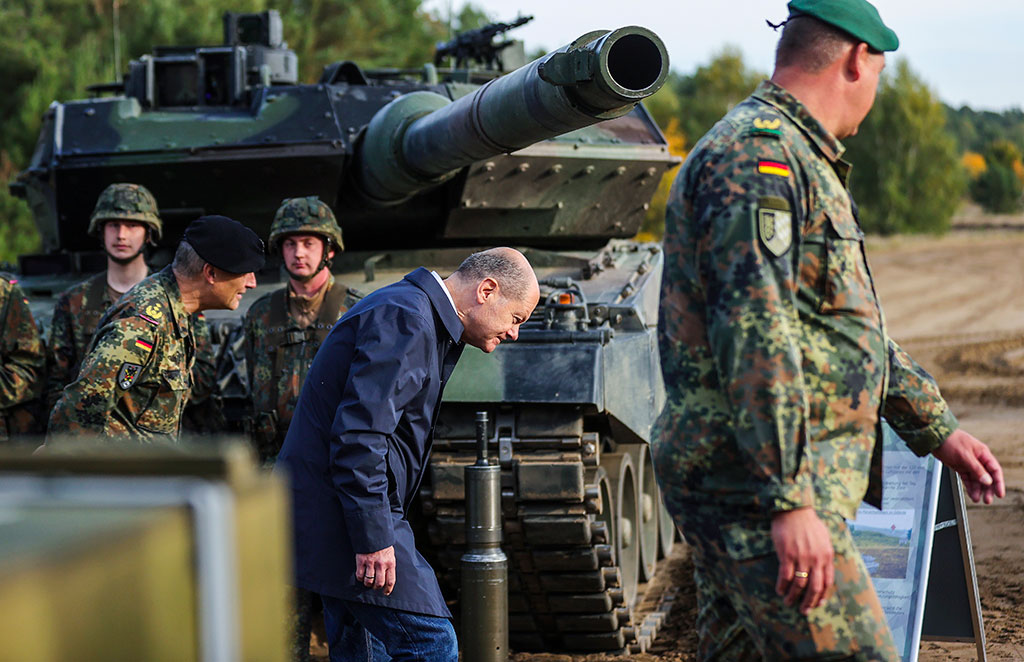 Германското правителство не е получавало официално запитване от Полша или Финландия за предоставянето на танкове „Леопард“ на Украйна