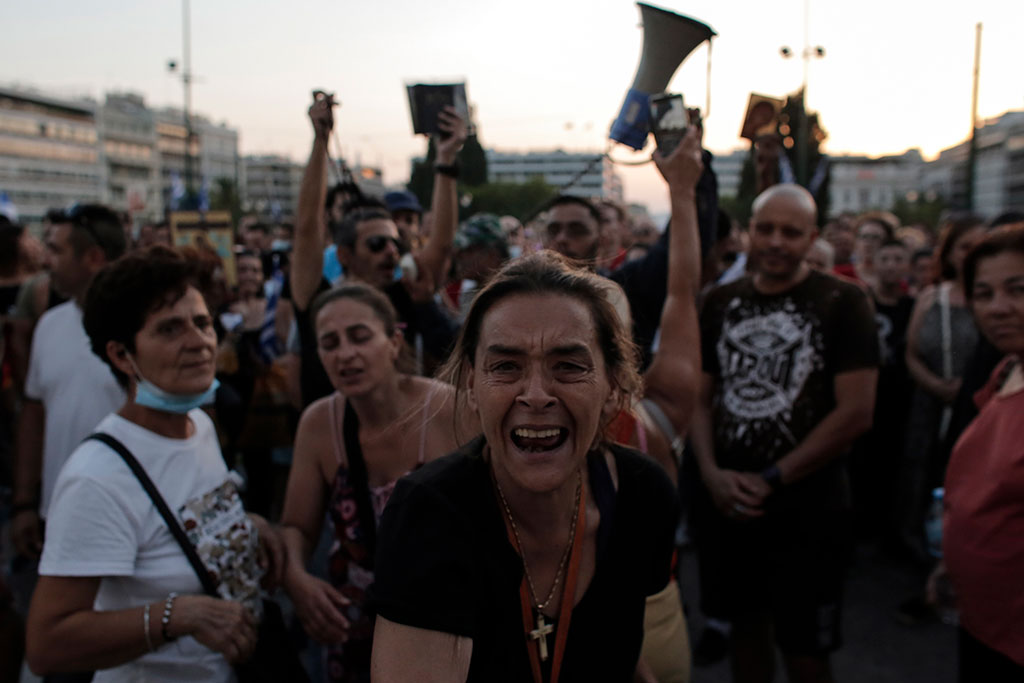Протестни шествия във Франция и Гърция заради новите ограничителни мерки