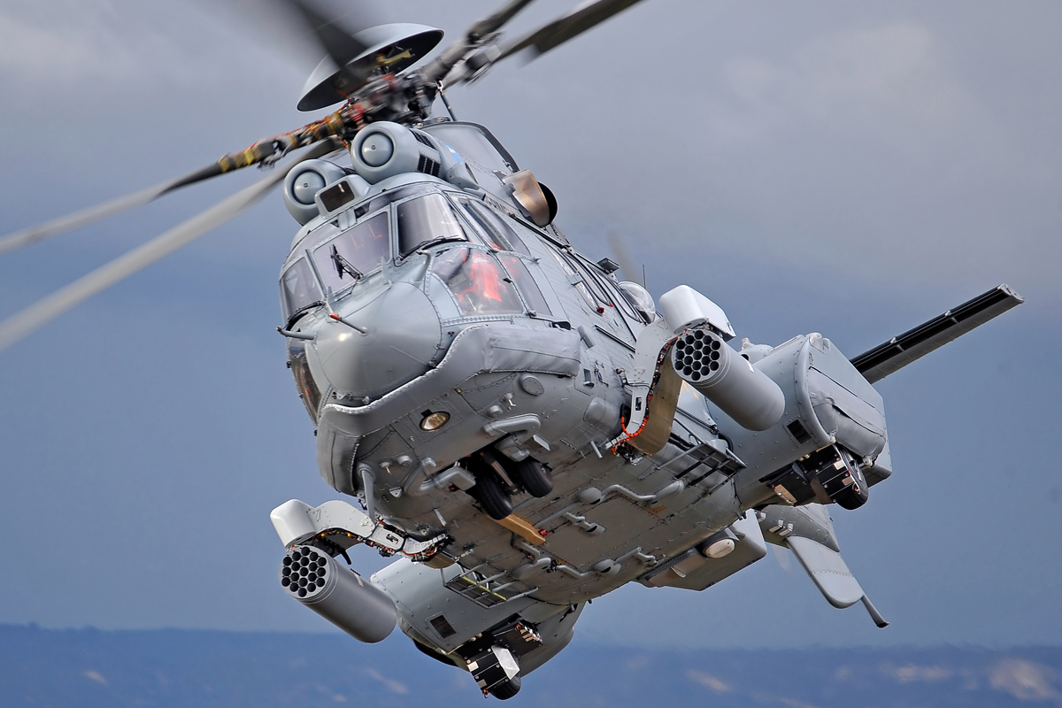 Унгария се превъоръжава с френски вертолети