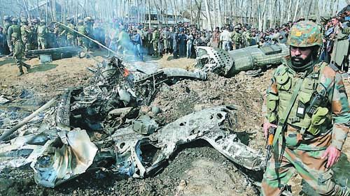 Пакистан свали два индийски военни самолета