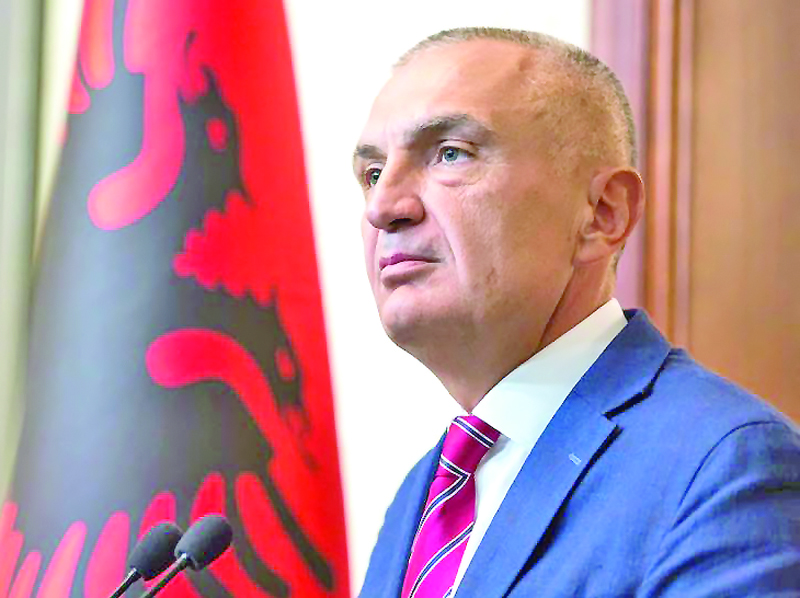 Президентът на Албания е отстранен от длъжност