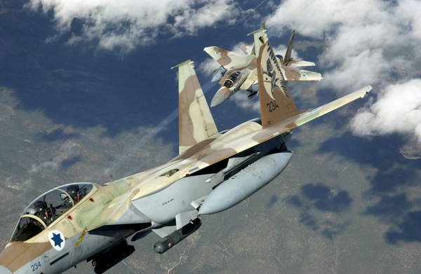 Израел нанесе въздушна удари в Газа и Сирия