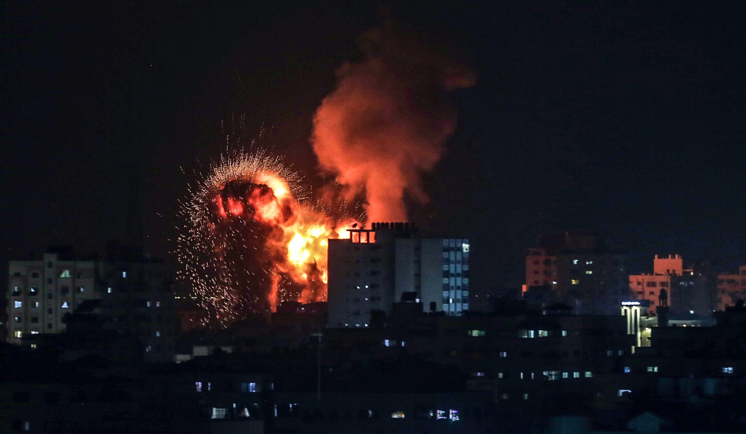 Израел е поразил над 500 цели на Хамас и „Ислямски джихад“ в Газа, на няколко места се водят боеве