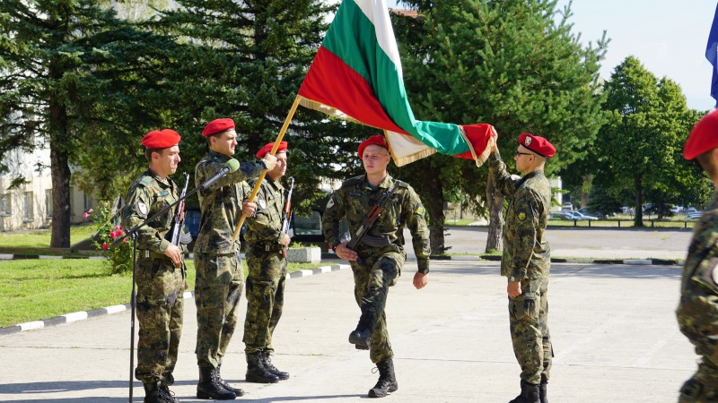 Военна клетва положиха днес тридесет и девет военнослужещи, назначени във военни формирования на Сухопътните войски