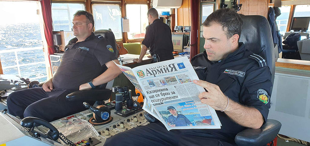 Вестник „Българска армия“ и ВТК на борда на НИК № 421