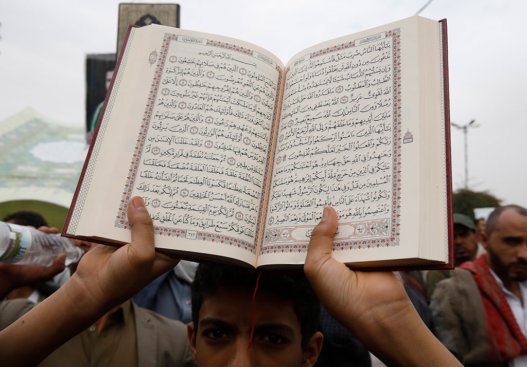 Активисти изгориха копия на Корана пред посолствата на Египет и Турция в Копенхаген