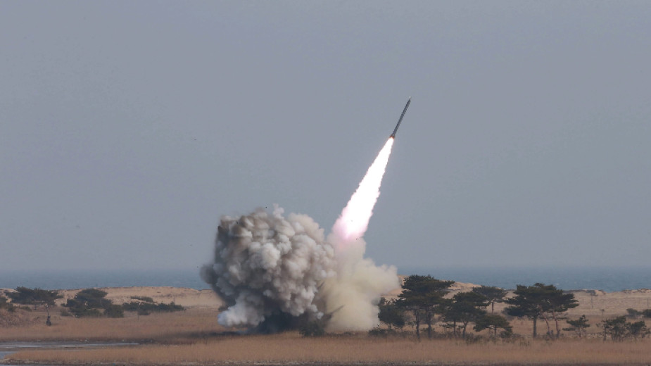 Северна Корея обяви, че вчера е тествала бойна глава за крилата ракета и е изпробвала нова зенитна ракета