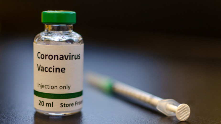 Първи ден на масова имунизация във Великобритания