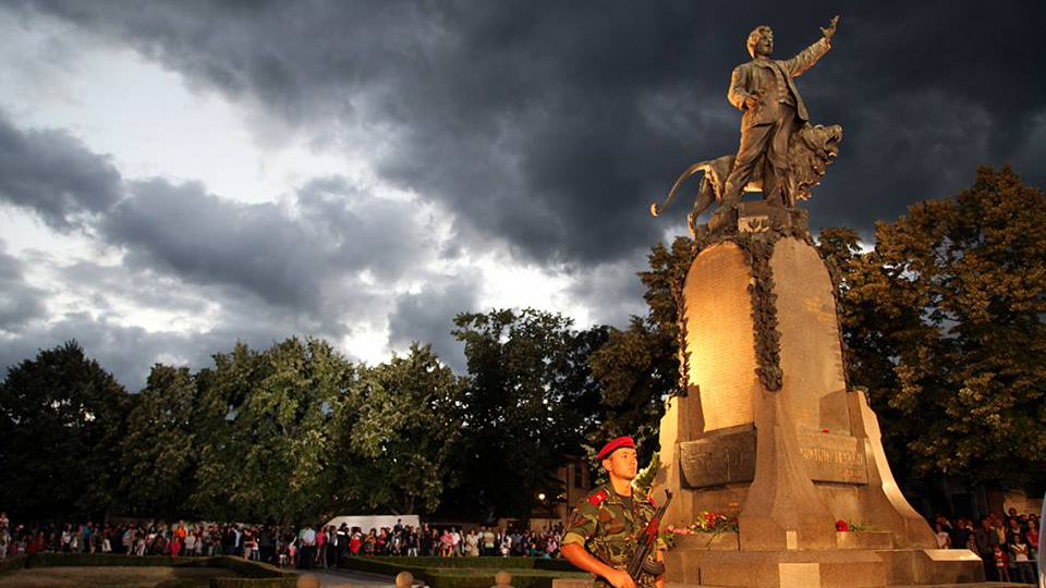 186-ата годишнина от рождението на Апостола на свободата Васил Левски ще бъде отбелязана  с тържествени ритуали с участието на военнослужещи от Сухопътните войски в различни градове в страната
